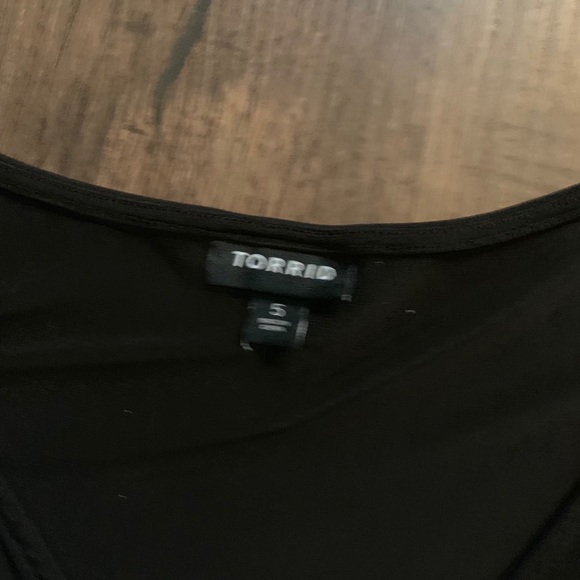 Torrid Size 5 Top black high low - Picture 3 of 4